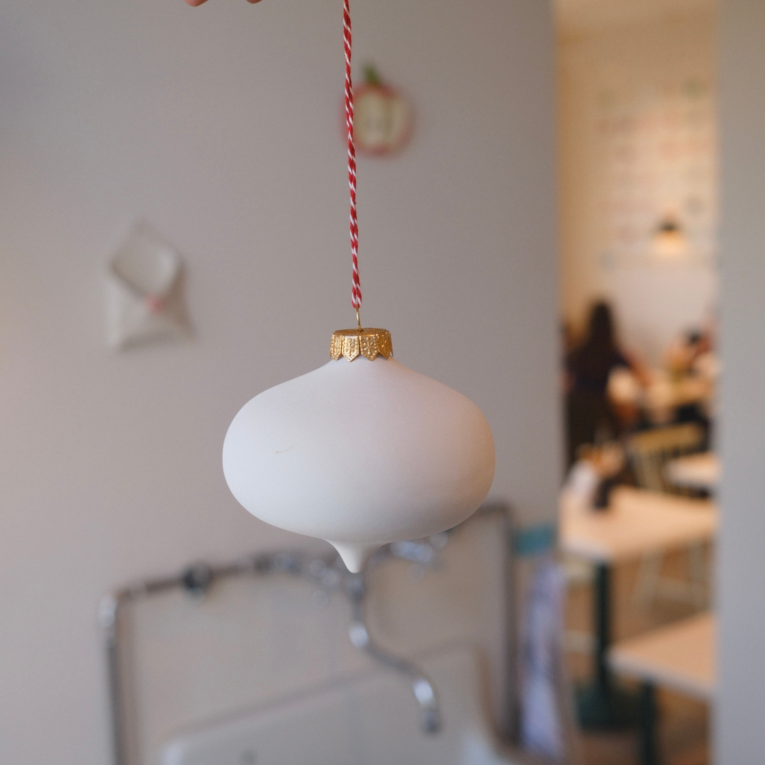Meringue Christmas ball 